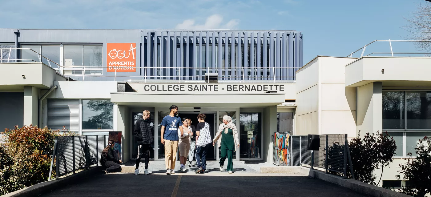 Entrée du collège sainte-bernadette à Pau