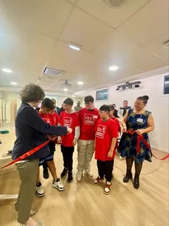 Rideau coupé lors de l'inauguration.