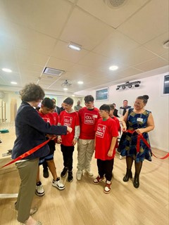 Rideau coupé lors de l'inauguration.